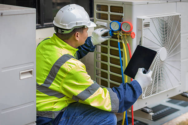 Professional Ductwork Repair technician working in Como, TN
